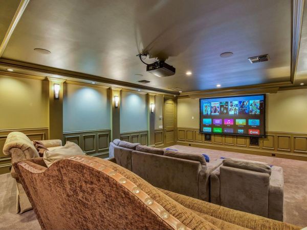 Luxury 7 Bedroom Estate for 18 Guests With Private Lagoon Pool