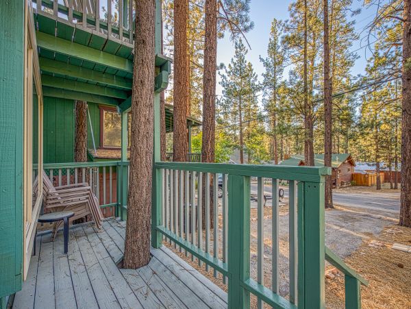Cozy Dog-Friendly 2 Bedroom Cabin Sleeps 5