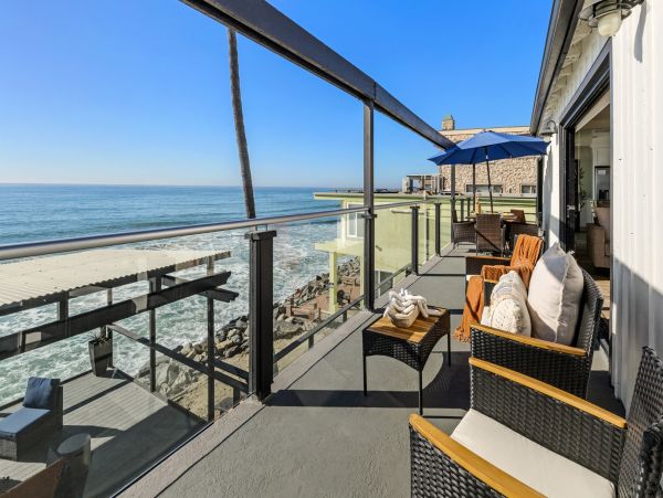 Luxury Vacation Rental Home with Hot Tub Located on Beach