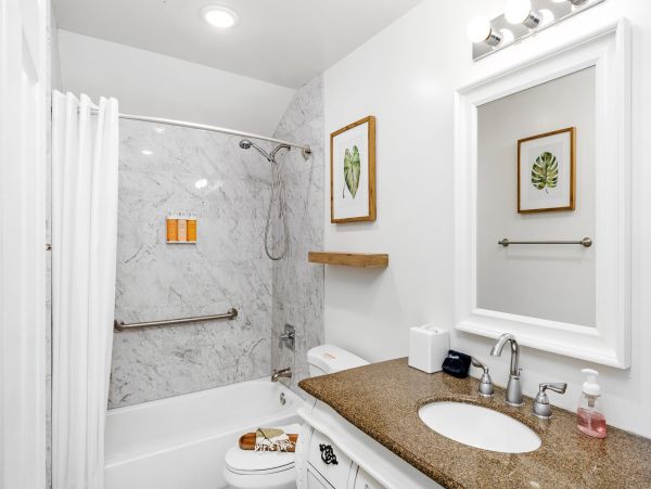 Luxury Vacation Rental Home with Hot Tub Located on Beach