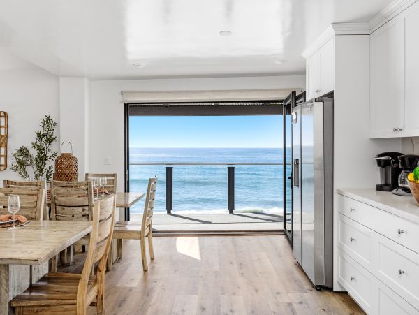 Luxury Vacation Rental Home with Hot Tub Located on Beach