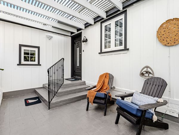 Luxury Vacation Rental Home with Hot Tub Located on Beach