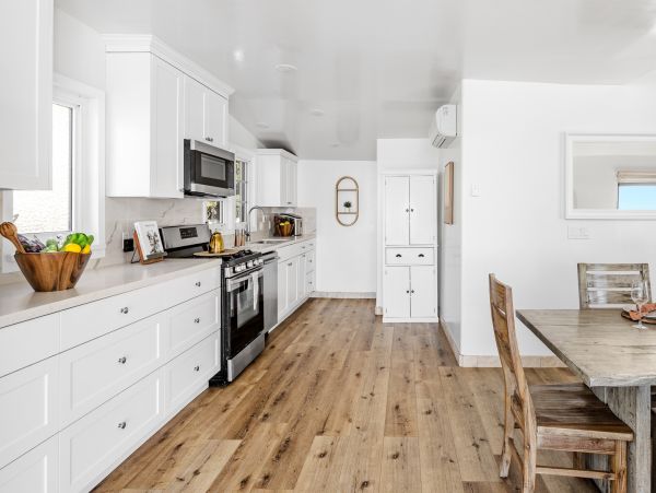Luxury Vacation Rental Home with Hot Tub Located on Beach
