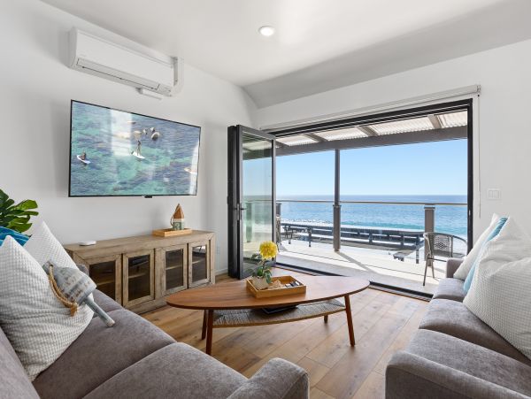 Luxury Vacation Rental Home with Hot Tub Located on Beach