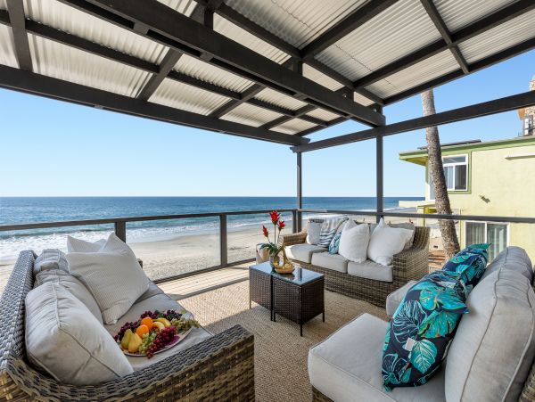 Luxury Vacation Rental Home with Hot Tub Located on Beach