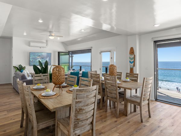 Luxury Vacation Rental Home with Hot Tub Located on Beach