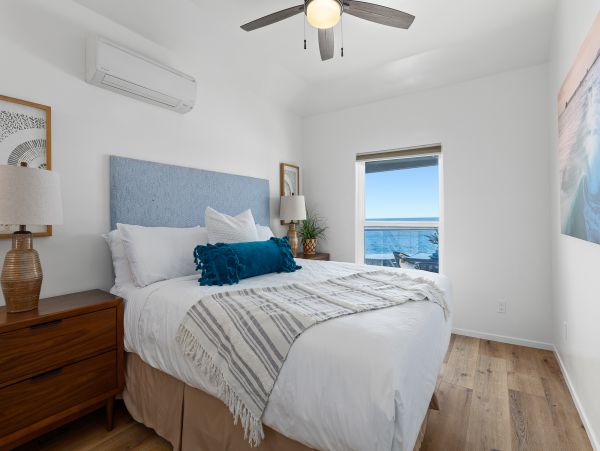 Luxury Vacation Rental Home with Hot Tub Located on Beach