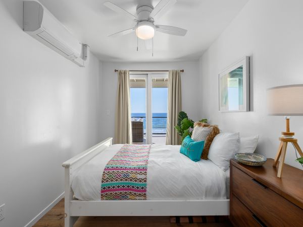 Luxury Vacation Rental Home with Hot Tub Located on Beach