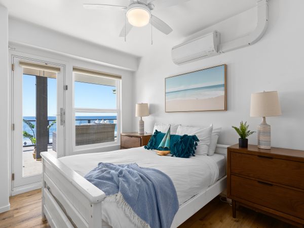 Luxury Vacation Rental Home with Hot Tub Located on Beach
