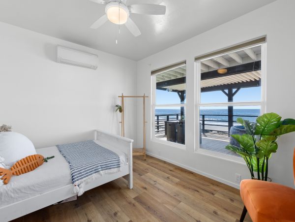 Luxury Vacation Rental Home with Hot Tub Located on Beach