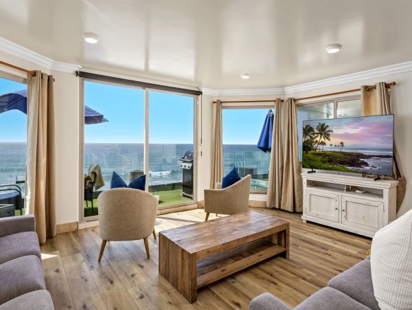 Beautiful Oceanfront Duplex Accommodates 26 Guests