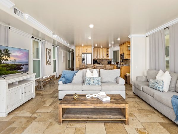 Beautiful Oceanfront Duplex Accommodates 26 Guests