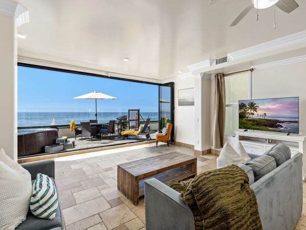 Beautiful Oceanfront Duplex Accommodates 26 Guests