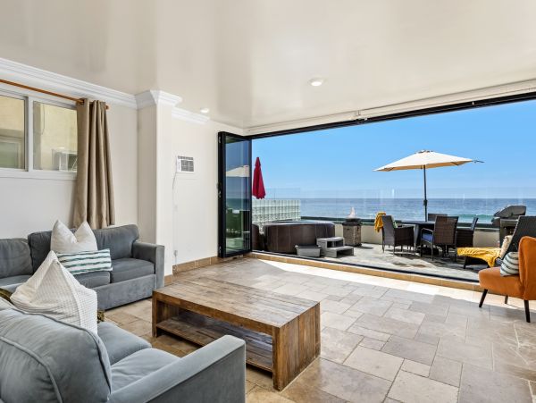 Beautiful Oceanfront Duplex Accommodates 26 Guests