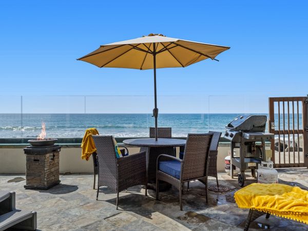 Beautiful Oceanfront Duplex Accommodates 26 Guests