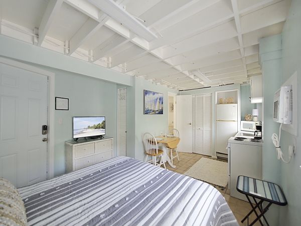 Charming Triplex for Rent on Fort Myers Beach Steps to Beach