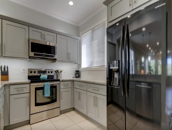 Longboat Key Townhome Walk to Beach Located on Bay