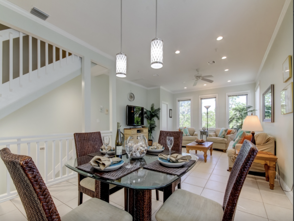 Longboat Key Townhome Walk to Beach Located on Bay