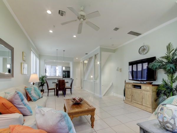 Longboat Key Townhome Walk to Beach Located on Bay