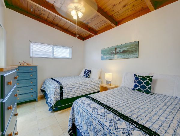 Stroll to Beach Wow what a GREAT Vacation Residence