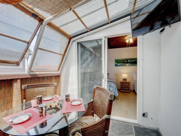 Stroll to Beach Wow what a GREAT Vacation Residence