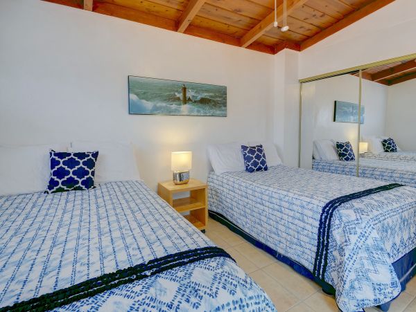Stroll to Beach Wow what a GREAT Vacation Residence