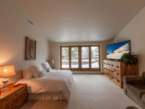 Ski In Ski Out Vail Vacation Condo Four Bedroom + Den
