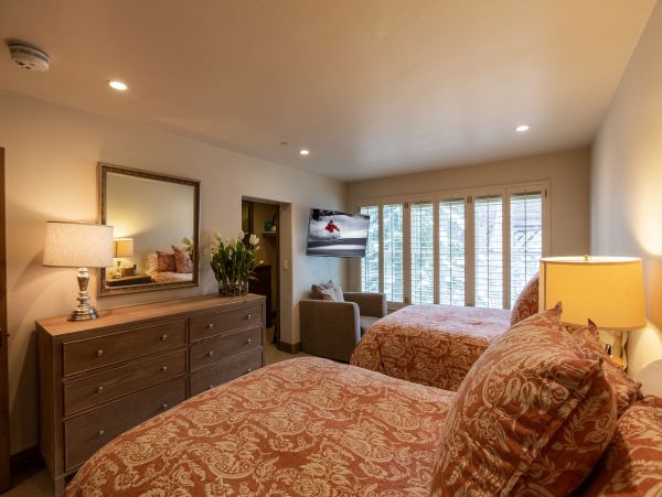 Ski In Ski Out Vail Vacation Condo Four Bedroom + Den