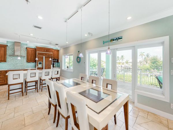 Marathon Luxury Vacation Rental Sleeps 10 Guests