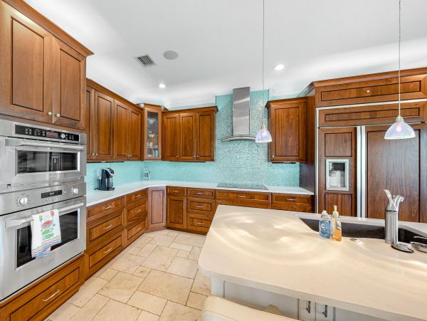 Marathon Luxury Vacation Rental Sleeps 10 Guests