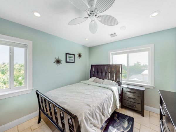Marathon Luxury Vacation Rental Sleeps 10 Guests