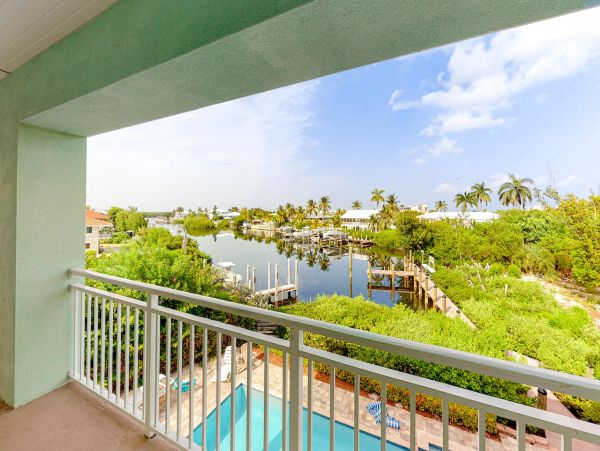 Marathon Luxury Vacation Rental Sleeps 10 Guests