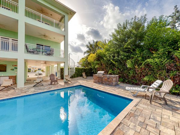 Marathon Luxury Vacation Rental Sleeps 10 Guests