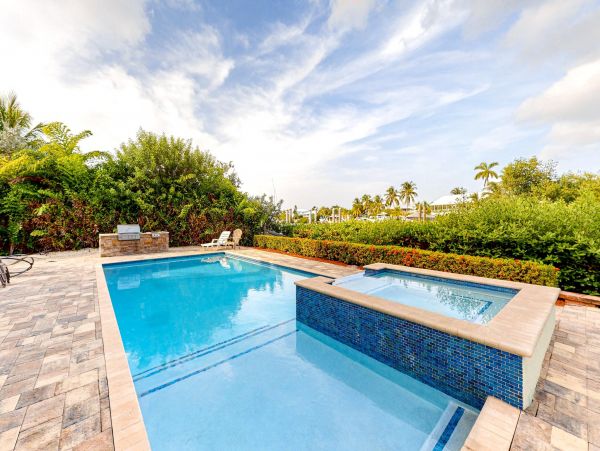 Marathon Luxury Vacation Rental Sleeps 10 Guests