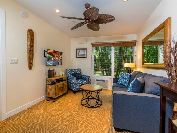 Walk to Beach Lahaina Vacation Condo One Bedroom