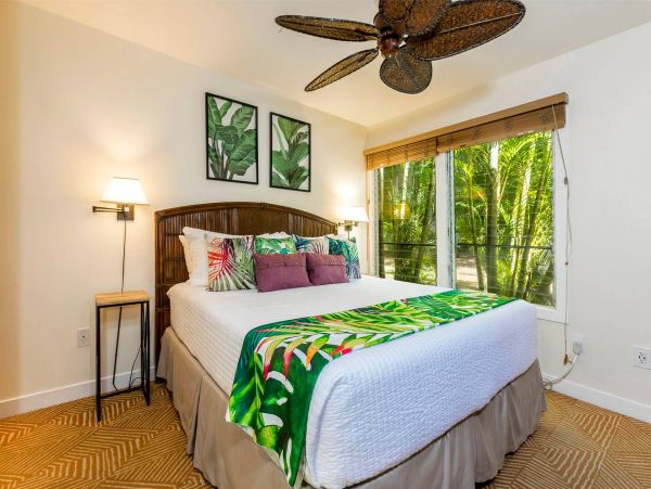 Walk to Beach Lahaina Vacation Condo One Bedroom