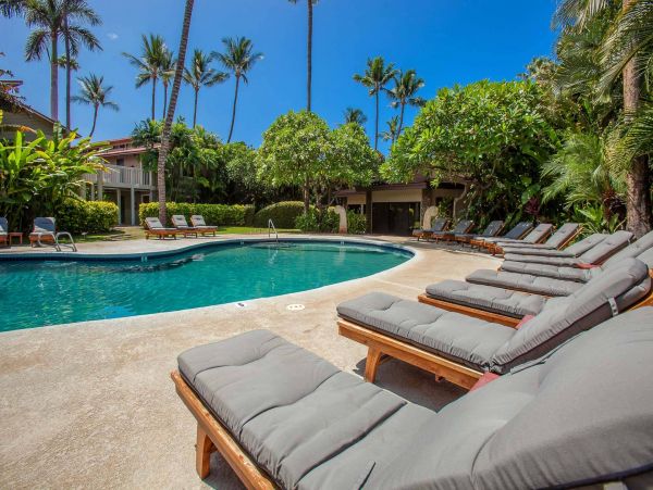 Walk to Beach Lahaina Vacation Condo One Bedroom