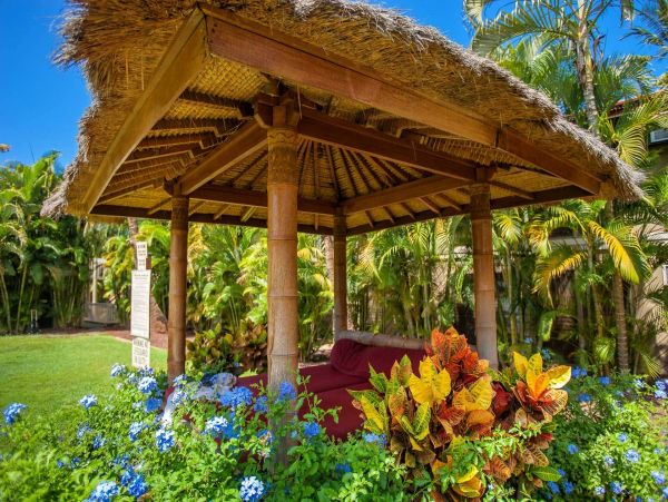 Walk to Beach Lahaina Vacation Condo One Bedroom