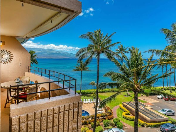 Maui Oceanfront Vacation Rental  Luxury Ma’alaea Bay Ocean View Condo with Lanai