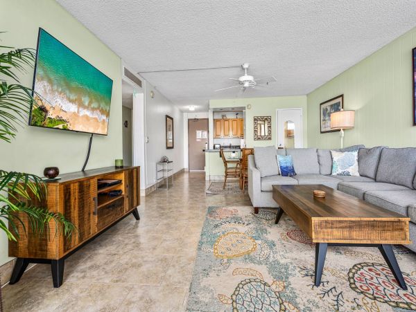 Oceanfront Lahaina Rental with Stunning Views & Beach Access