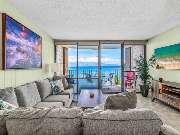 Oceanfront Lahaina Rental with Stunning Views & Beach Access