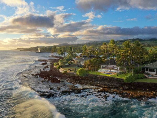 Oceanfront Paradise - A Luxurious Coastal Retreat