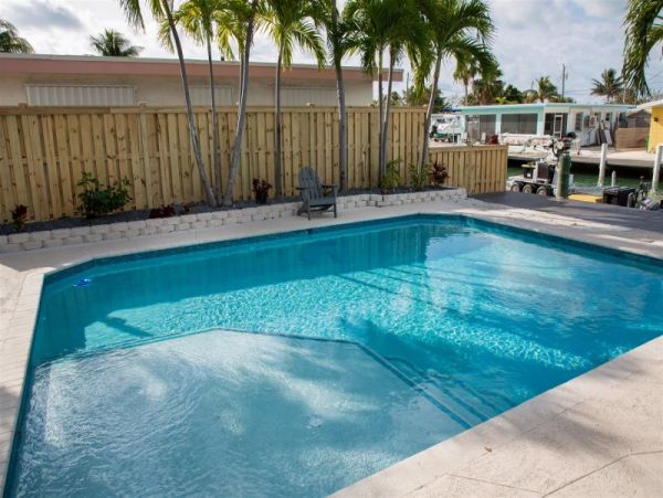 Marathon 4 Bedroom Home Canal Front with Private Pool & Dock