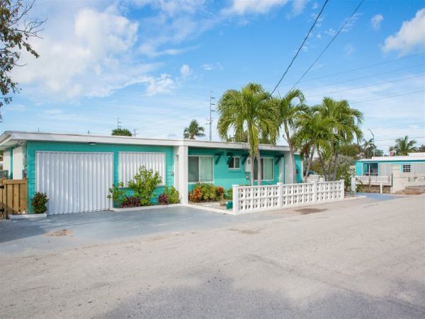 Marathon 4 Bedroom Home Canal Front with Private Pool & Dock