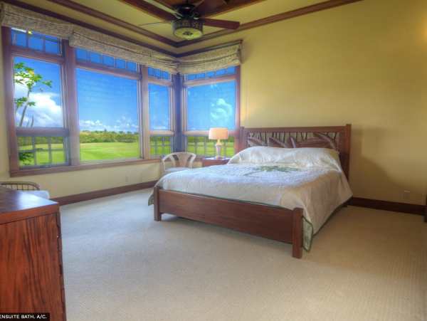 Only Five Min Drive to Worlds Best Beaches Easy Parking Luxury Interior