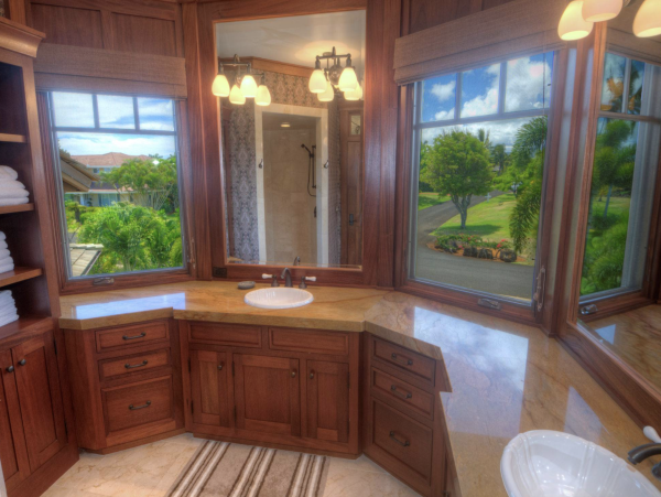 Only Five Min Drive to Worlds Best Beaches Easy Parking Luxury Interior