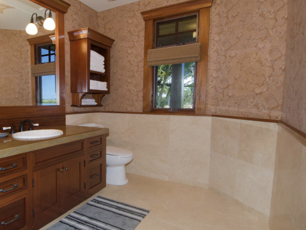 Only Five Min Drive to Worlds Best Beaches Easy Parking Luxury Interior