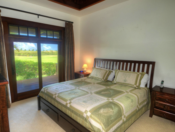 Only Five Min Drive to Worlds Best Beaches Easy Parking Luxury Interior