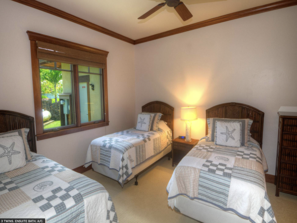 Only Five Min Drive to Worlds Best Beaches Easy Parking Luxury Interior