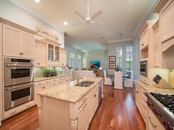 Luxury Six Bedroom Home in Olde Naples Walk to Beach